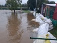 U Malého jezu byli v plné pohotovosti. „Pomohly pytle s pískem,“ oddechl si předseda klubu Kladenský