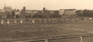 Stadion Míru sloužil vojenskému fotbalu v letech 1957 až 1996. Za protektorátu (na fotu z roku 1942) jej využívaly táborské kluby SK a DSK.